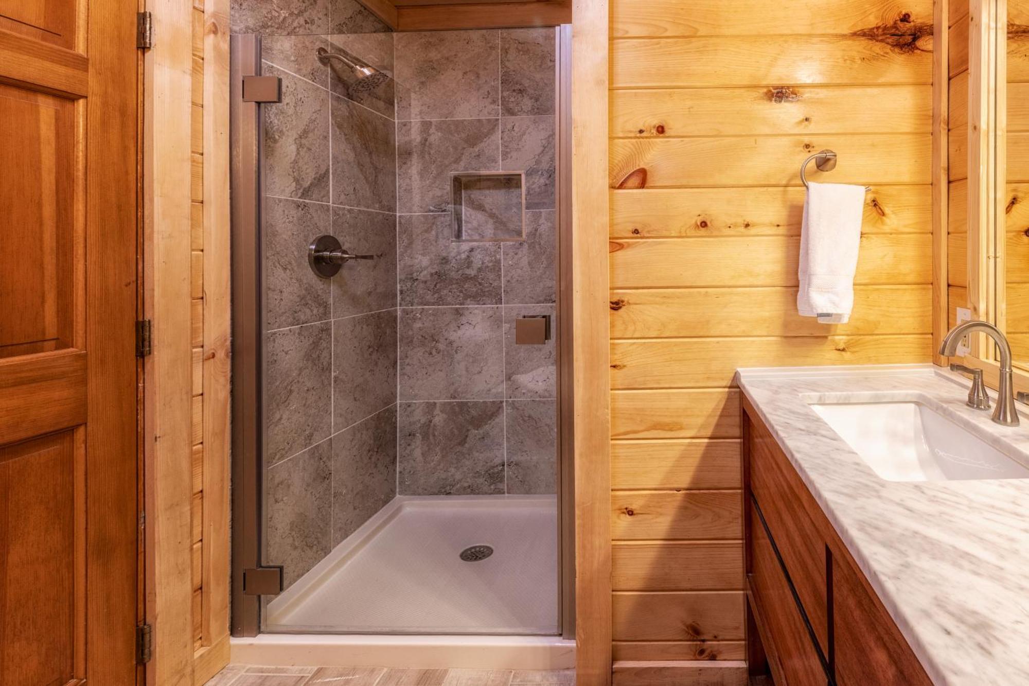 גטלינבורג Real Log Cabin With Amazing Views, Hot Tub, Sauna, Games מראה חיצוני תמונה
