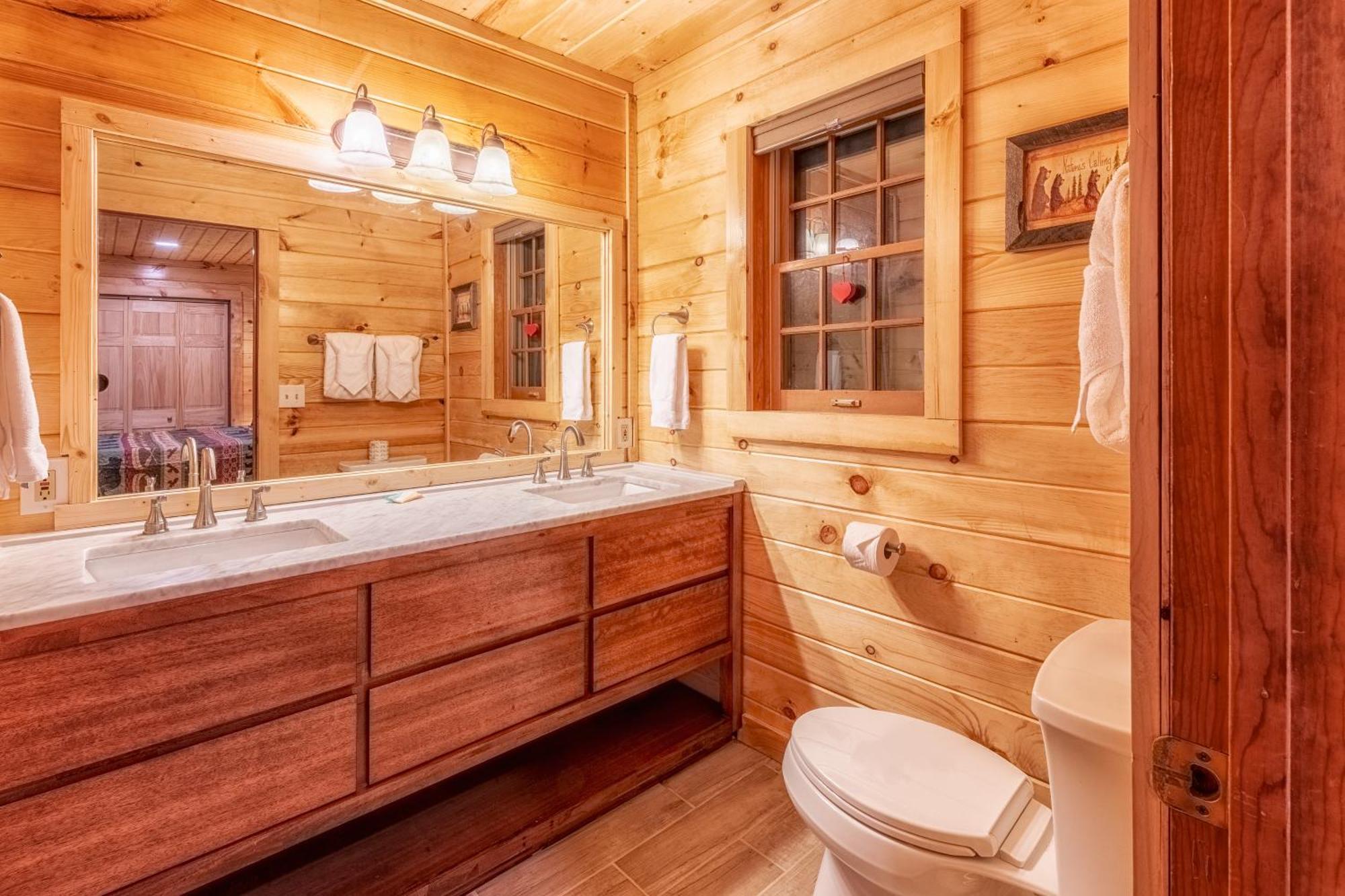 גטלינבורג Real Log Cabin With Amazing Views, Hot Tub, Sauna, Games מראה חיצוני תמונה