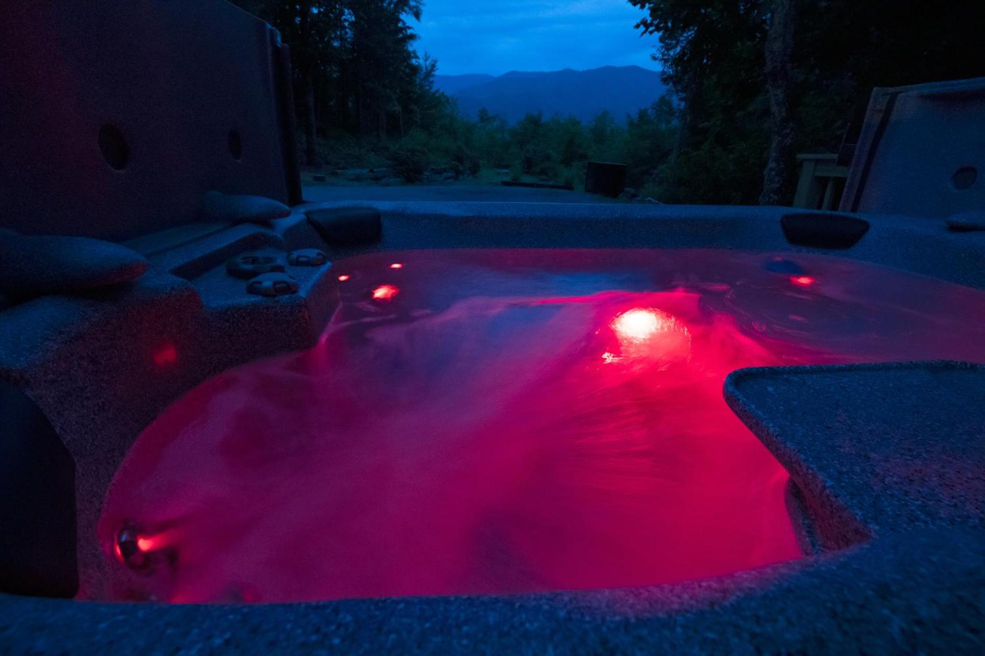 גטלינבורג Real Log Cabin With Amazing Views, Hot Tub, Sauna, Games מראה חיצוני תמונה