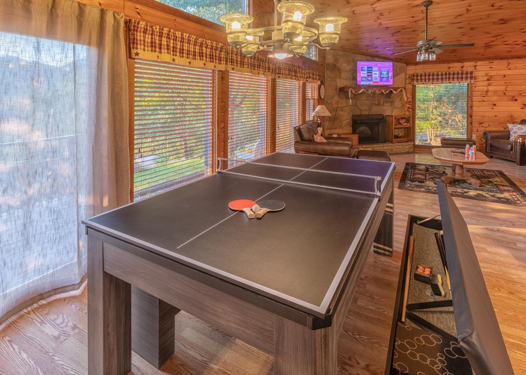 גטלינבורג Real Log Cabin With Amazing Views, Hot Tub, Sauna, Games מראה חיצוני תמונה