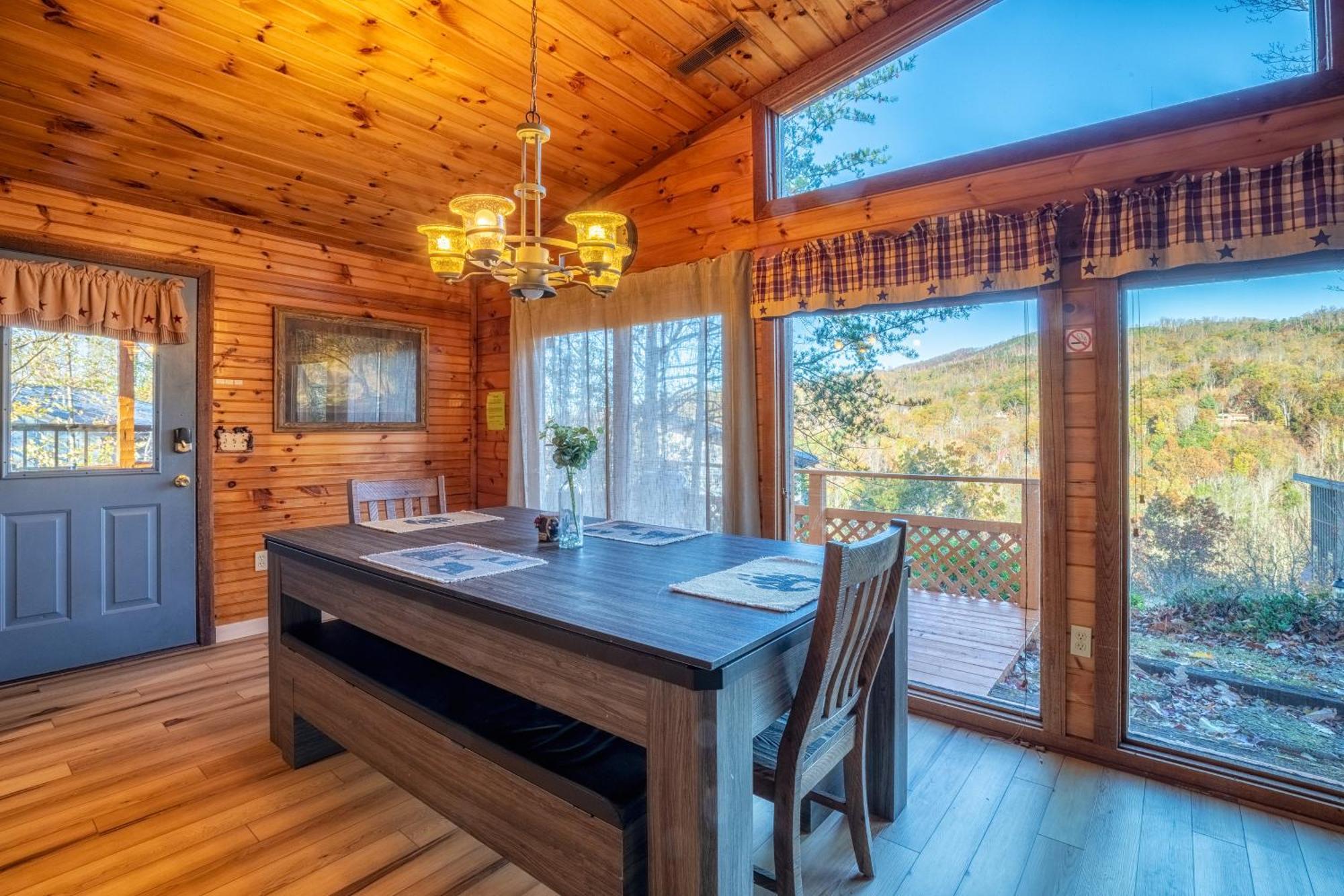 גטלינבורג Real Log Cabin With Amazing Views, Hot Tub, Sauna, Games מראה חיצוני תמונה