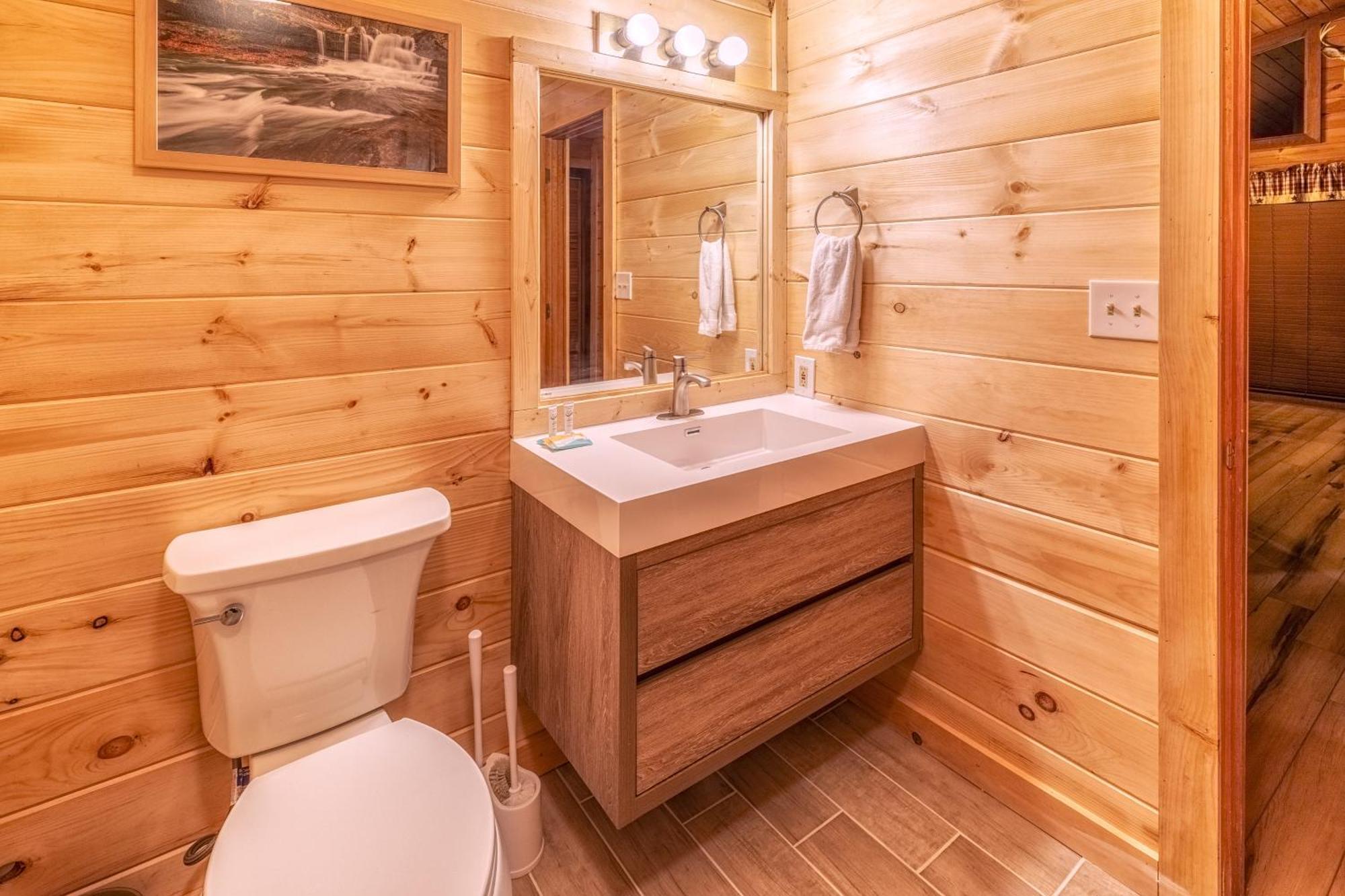 גטלינבורג Real Log Cabin With Amazing Views, Hot Tub, Sauna, Games מראה חיצוני תמונה