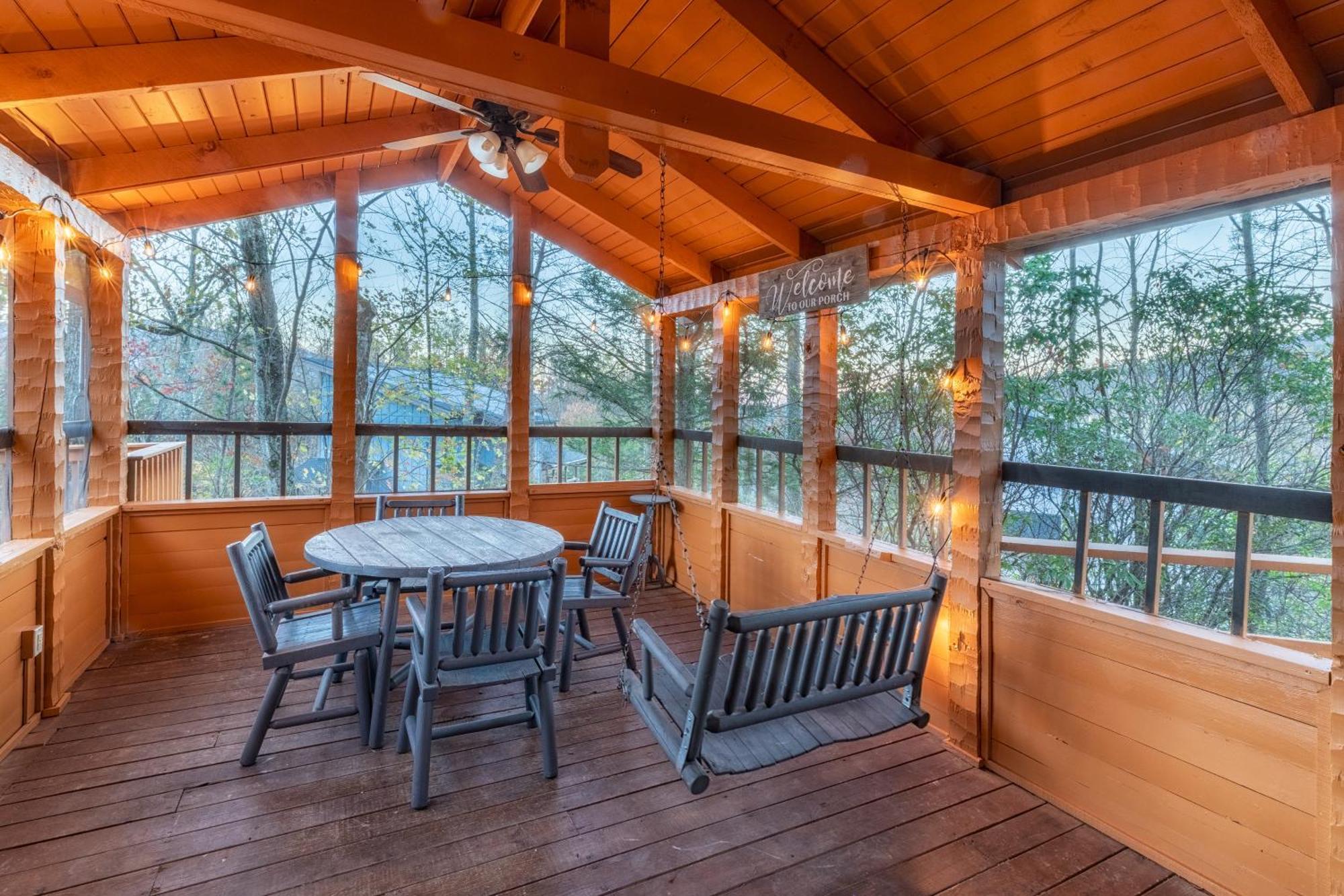 גטלינבורג Real Log Cabin With Amazing Views, Hot Tub, Sauna, Games מראה חיצוני תמונה