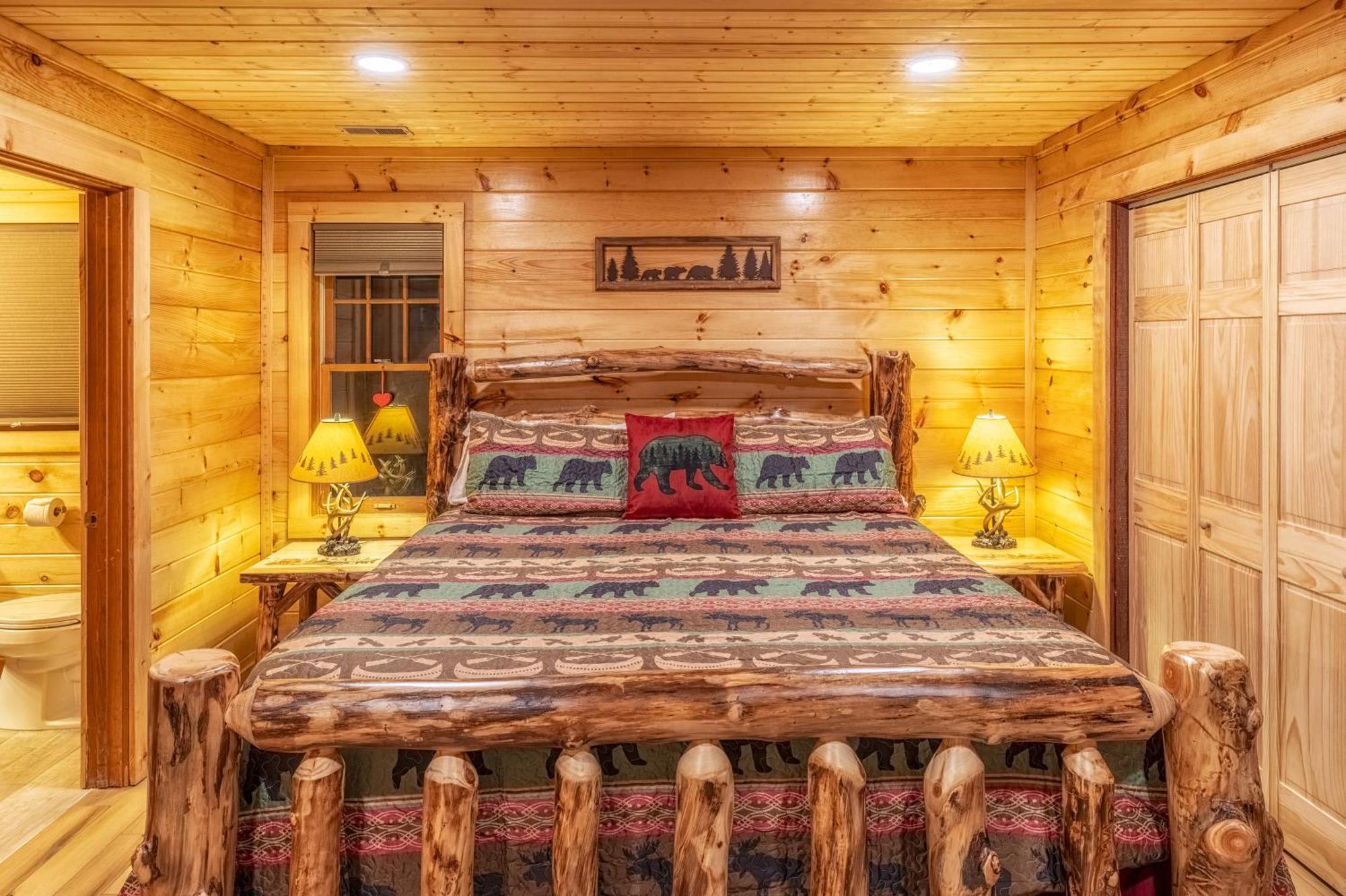 גטלינבורג Real Log Cabin With Amazing Views, Hot Tub, Sauna, Games מראה חיצוני תמונה