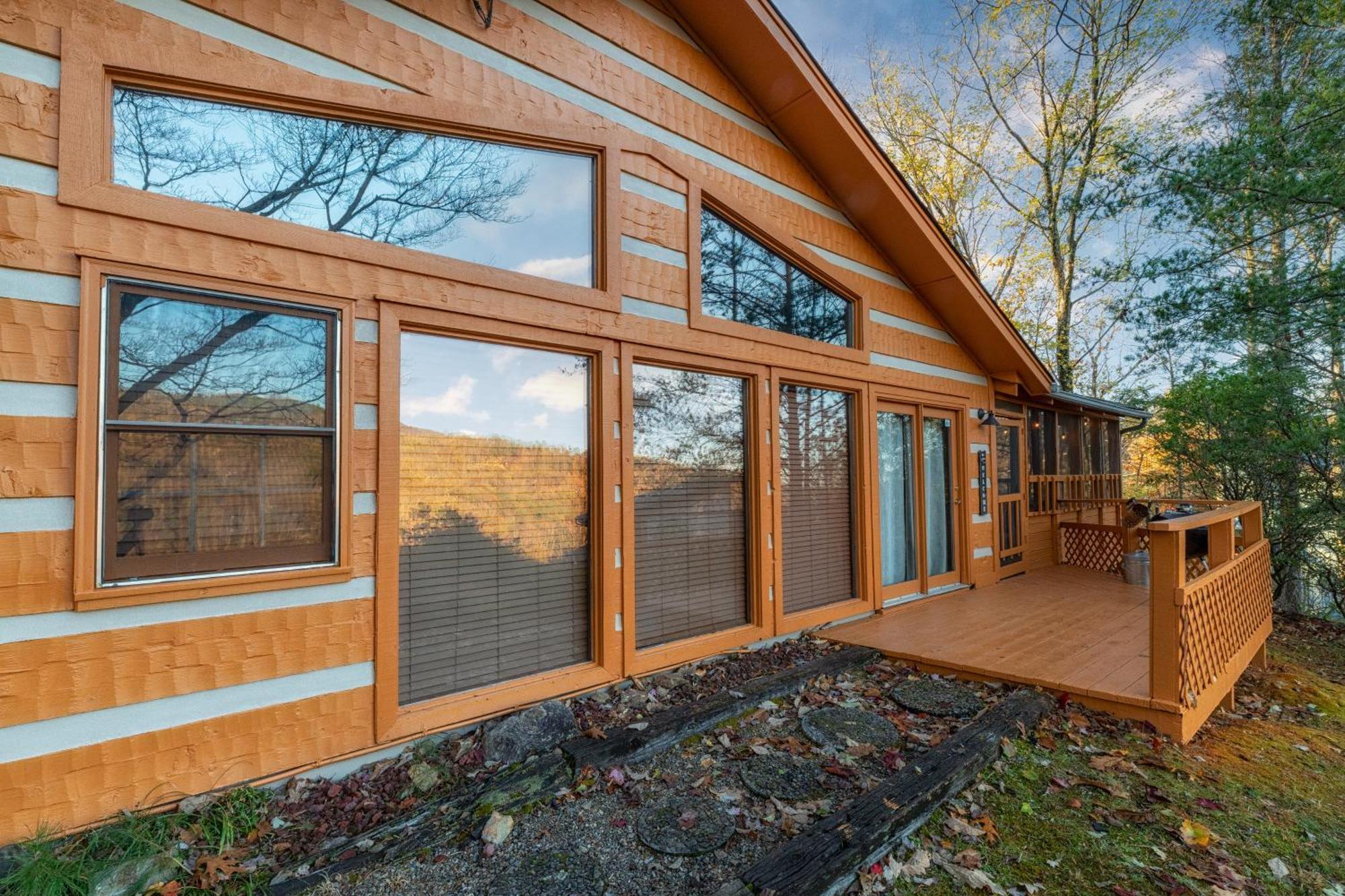 גטלינבורג Real Log Cabin With Amazing Views, Hot Tub, Sauna, Games מראה חיצוני תמונה