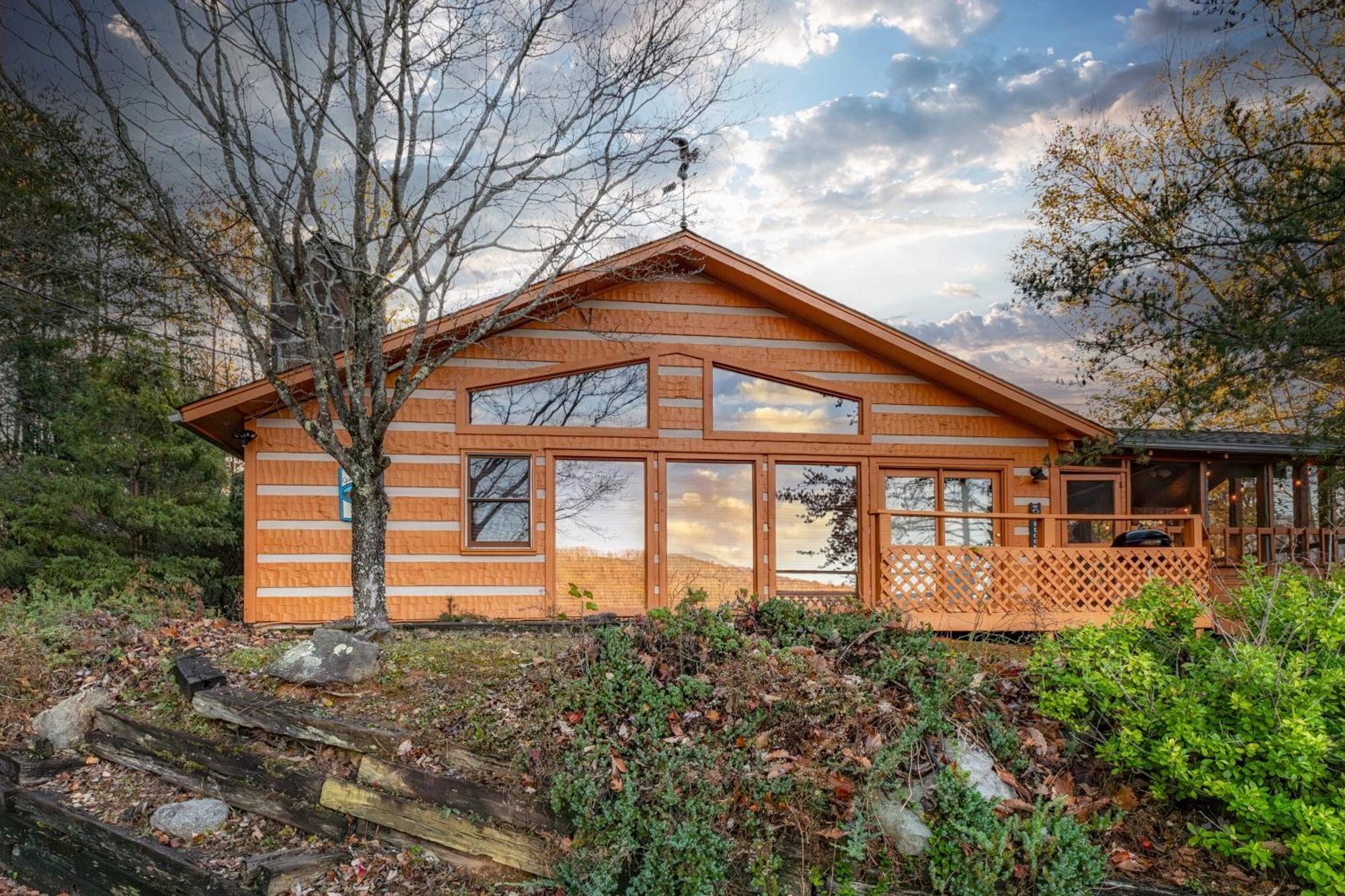 גטלינבורג Real Log Cabin With Amazing Views, Hot Tub, Sauna, Games מראה חיצוני תמונה